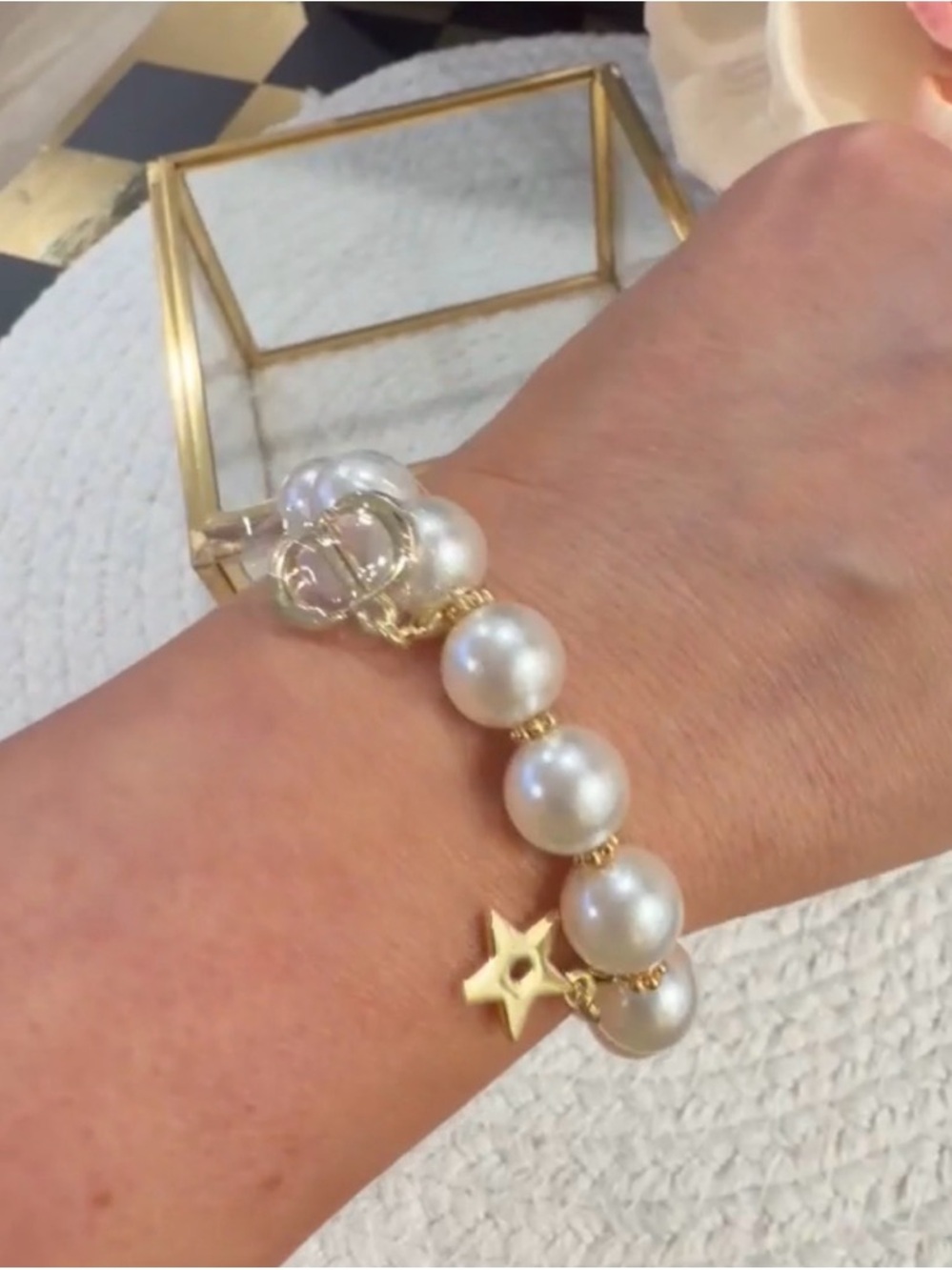 Dior Beauty Gold And white Pearl Charm Bracelet / New in Box - Picture 5 of 8